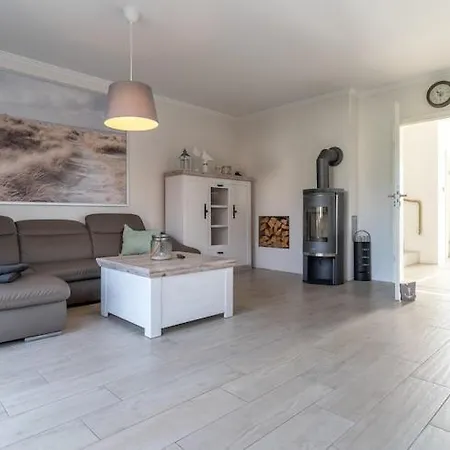 Doppelhaushaelfte Direkt Am Hafen Von *