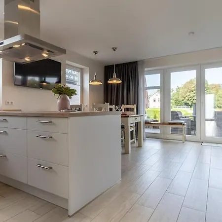 Doppelhaushaelfte Direkt Am Hafen Von Dom wakacyjny