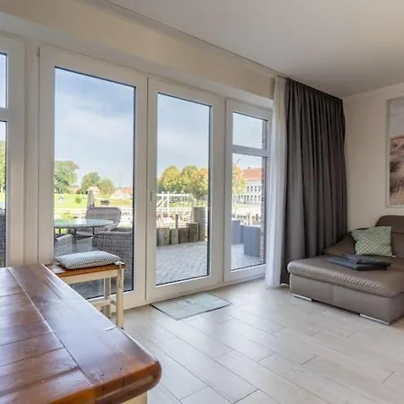 Dom wakacyjny Doppelhaushaelfte Direkt Am Hafen Von *