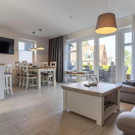 Dom wakacyjny Doppelhaushaelfte Direkt Am Hafen Von *