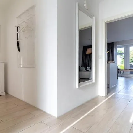 Doppelhaushaelfte Direkt Am Hafen Von