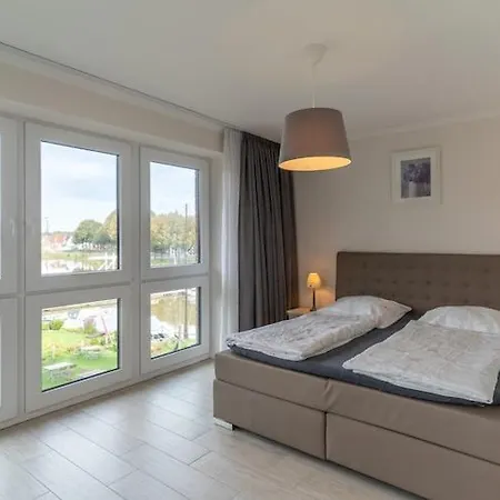 Doppelhaushaelfte Direkt Am Hafen Von