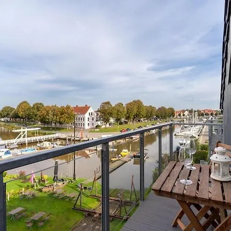 Doppelhaushaelfte Direkt Am Hafen Von * Tönning