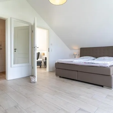 Doppelhaushaelfte Direkt Am Hafen Von