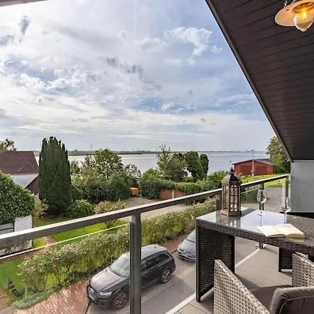 Ferienhaus Doppelhaushaelfte Direkt Am Hafen Von