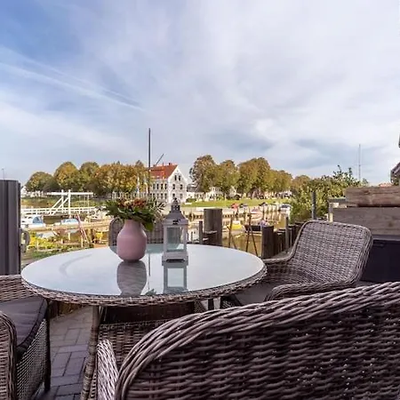 Ferienhaus Doppelhaushaelfte Direkt Am Hafen Von *