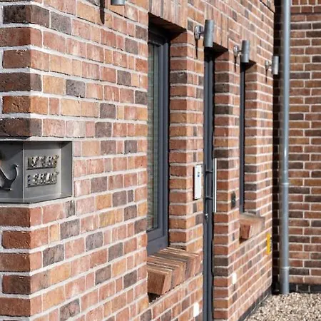 Doppelhaushaelfte Direkt Am Hafen Von *