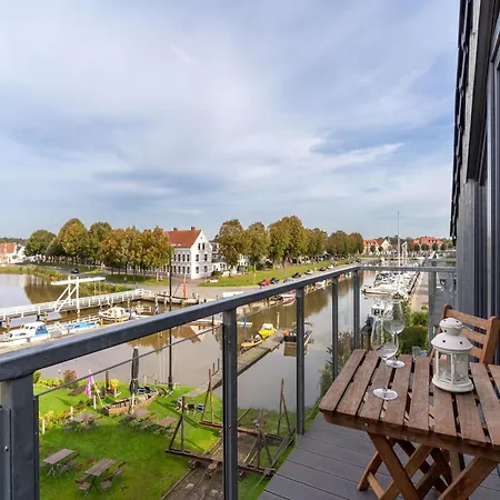 Doppelhaushaelfte Direkt Am Hafen Von Сasa de vacaciones *